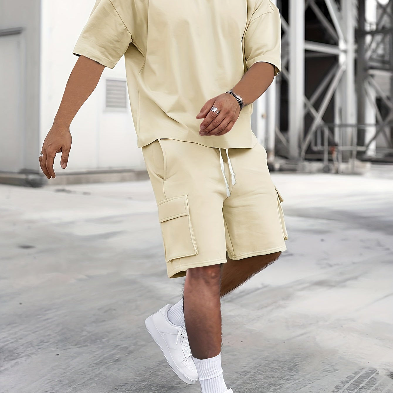 Męski Komplet 2-Częściowy - T-shirt Oversize i Szorty Cargo ze Sznurkiem
