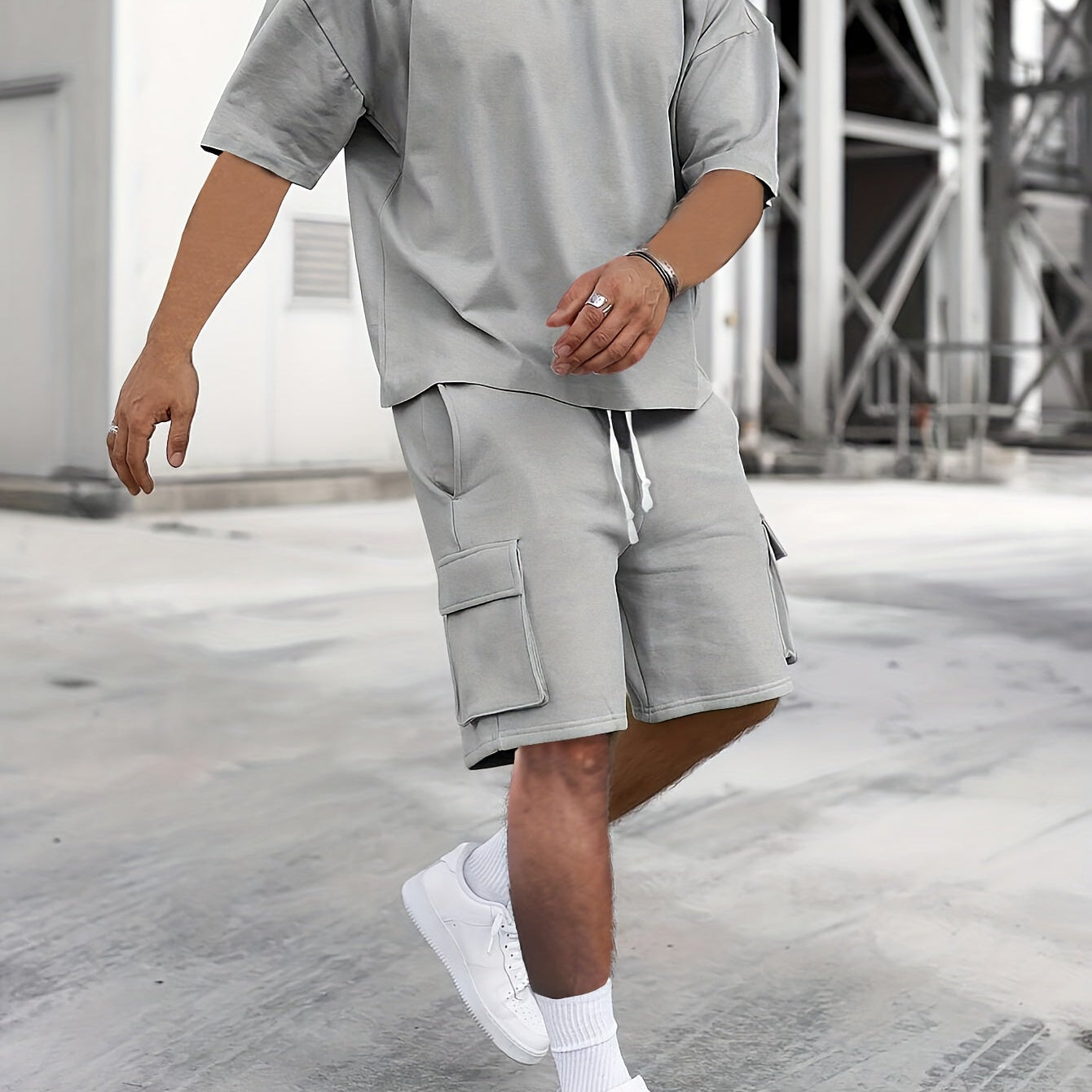 Męski Komplet 2-Częściowy - T-shirt Oversize i Szorty Cargo ze Sznurkiem