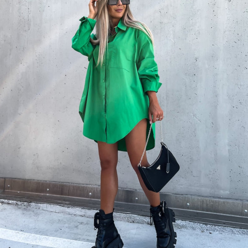 Damska Sukienka Koszulowa Mini - Asymetryczny Dół Typu High-low i Pojedyncza Kieszeń na Piersi