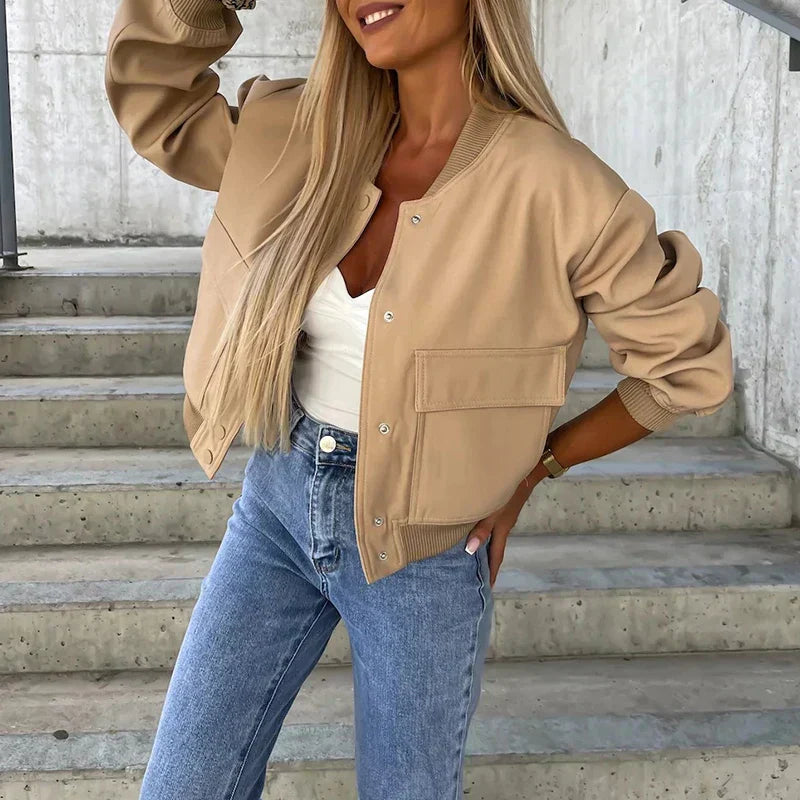 Damska Krótka Kurtka Bomberka - Kieszenie Cargo i Elastyczne Ściągacze